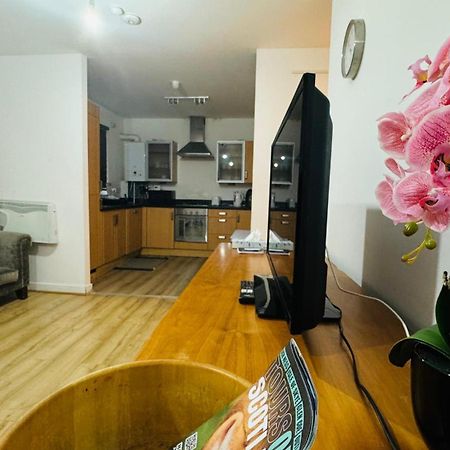 Fabulous 1Bed 1Bath Ground Floor Shared Accommodation ,Only Double Room EDI Exteriér fotografie