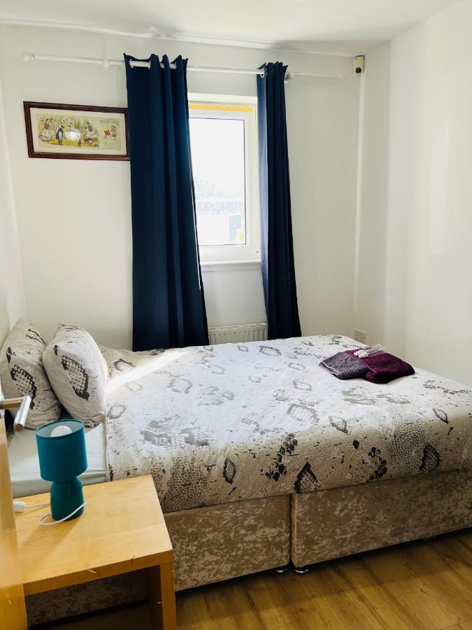 Fabulous 1Bed 1Bath Ground Floor Shared Accommodation ,Only Double Room EDI Exteriér fotografie