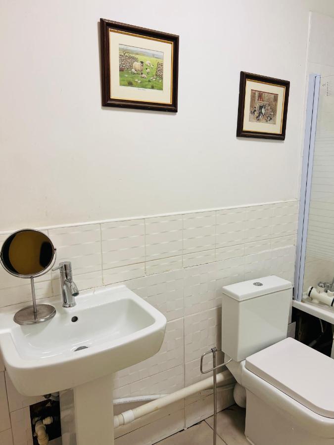 Fabulous 1Bed 1Bath Ground Floor Shared Accommodation ,Only Double Room EDI Exteriér fotografie