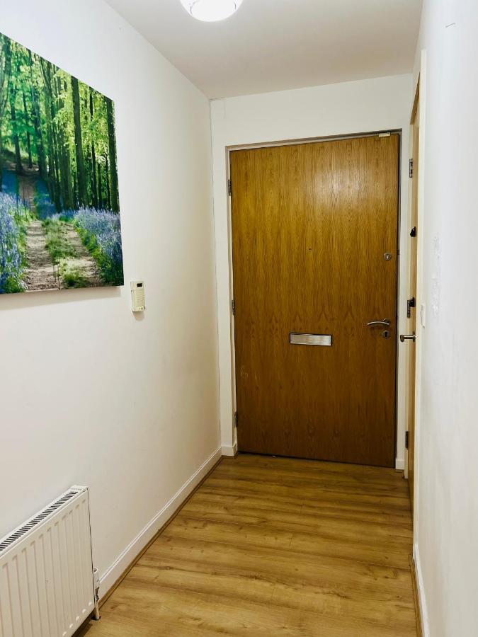 Fabulous 1Bed 1Bath Ground Floor Shared Accommodation ,Only Double Room EDI Exteriér fotografie
