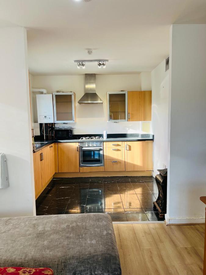 Fabulous 1Bed 1Bath Ground Floor Shared Accommodation ,Only Double Room EDI Exteriér fotografie