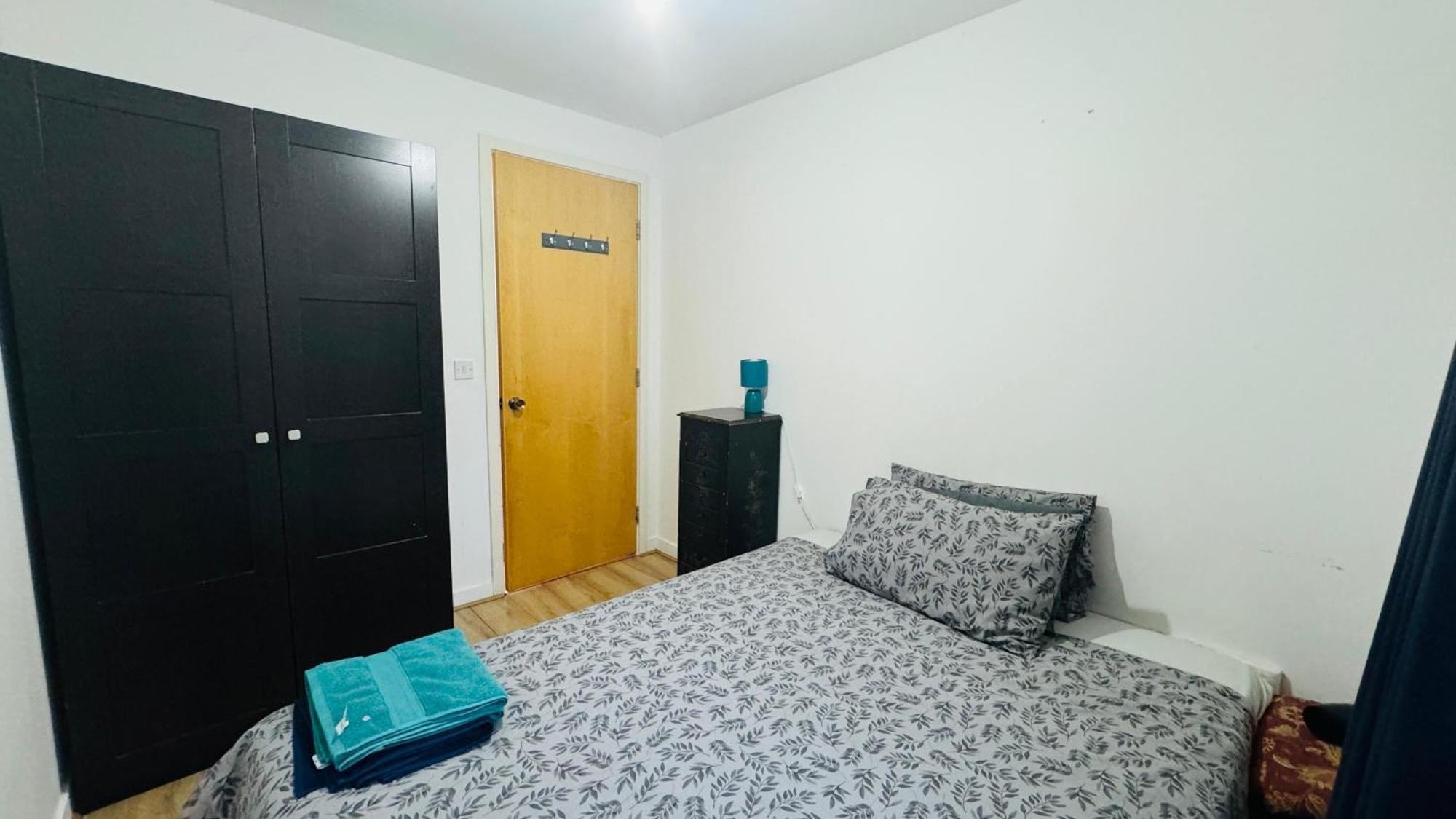 Fabulous 1Bed 1Bath Ground Floor Shared Accommodation ,Only Double Room EDI Exteriér fotografie