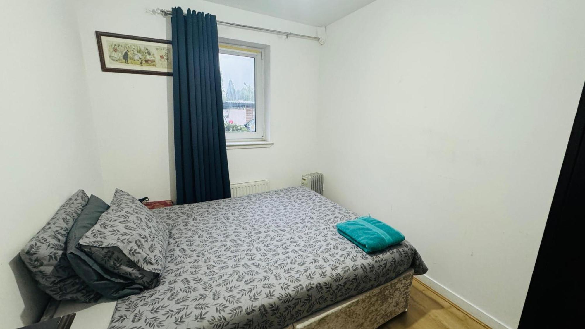 Fabulous 1Bed 1Bath Ground Floor Shared Accommodation ,Only Double Room EDI Exteriér fotografie
