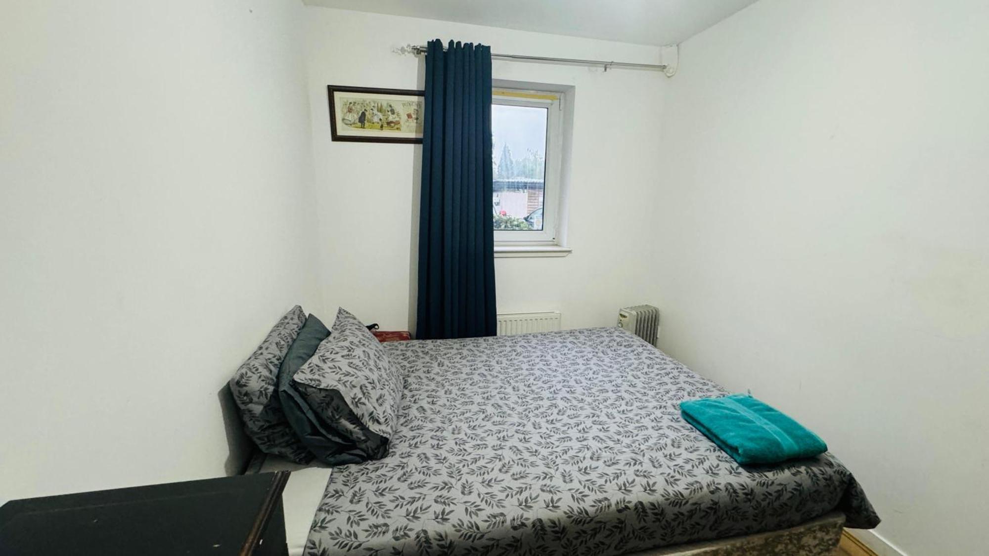 Fabulous 1Bed 1Bath Ground Floor Shared Accommodation ,Only Double Room EDI Exteriér fotografie